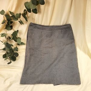 Covington Pencil Skirt Size 10 Black & White Chevron Style Pattern